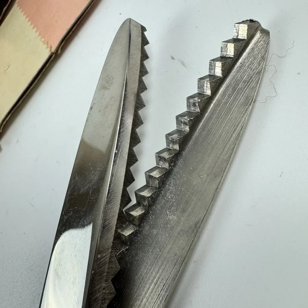 Vintage Wiss CB-7 Pinking Shears Chrome Finish with Black‎ Handles  with Box